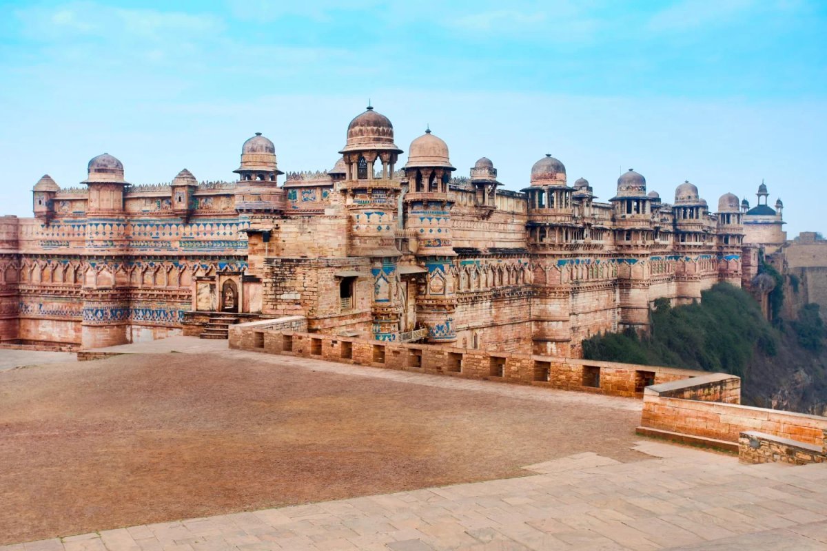 The Indian Royal Train Experience: A Sovereign Journey into Opulence