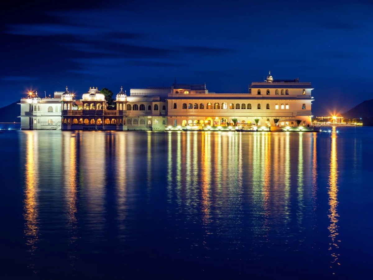 Udaipur’s Crown Jewels: A Regal Guide to Jag Mandir and Lake Pichola